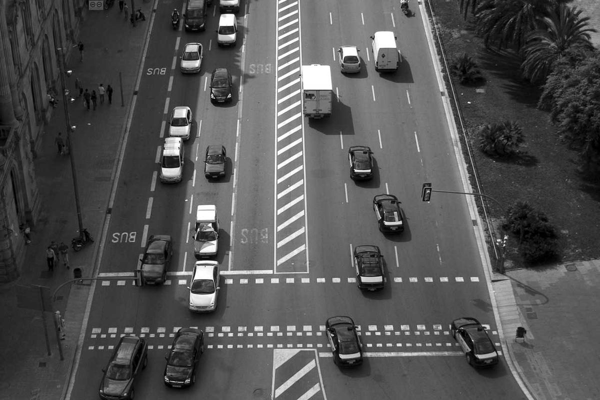 Uksolaradvice - Stunning landscape featuring solar panels and wind turbines at sunrise, symbolizing sustainable energy.